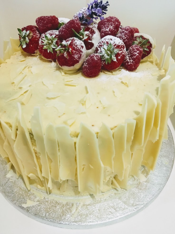 White Chocolate & Raspberry Cake